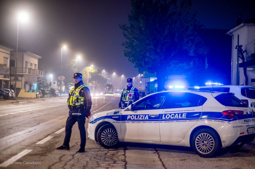 Controlli in strada con l'alcol test. Per cinque valori sopra il limite •